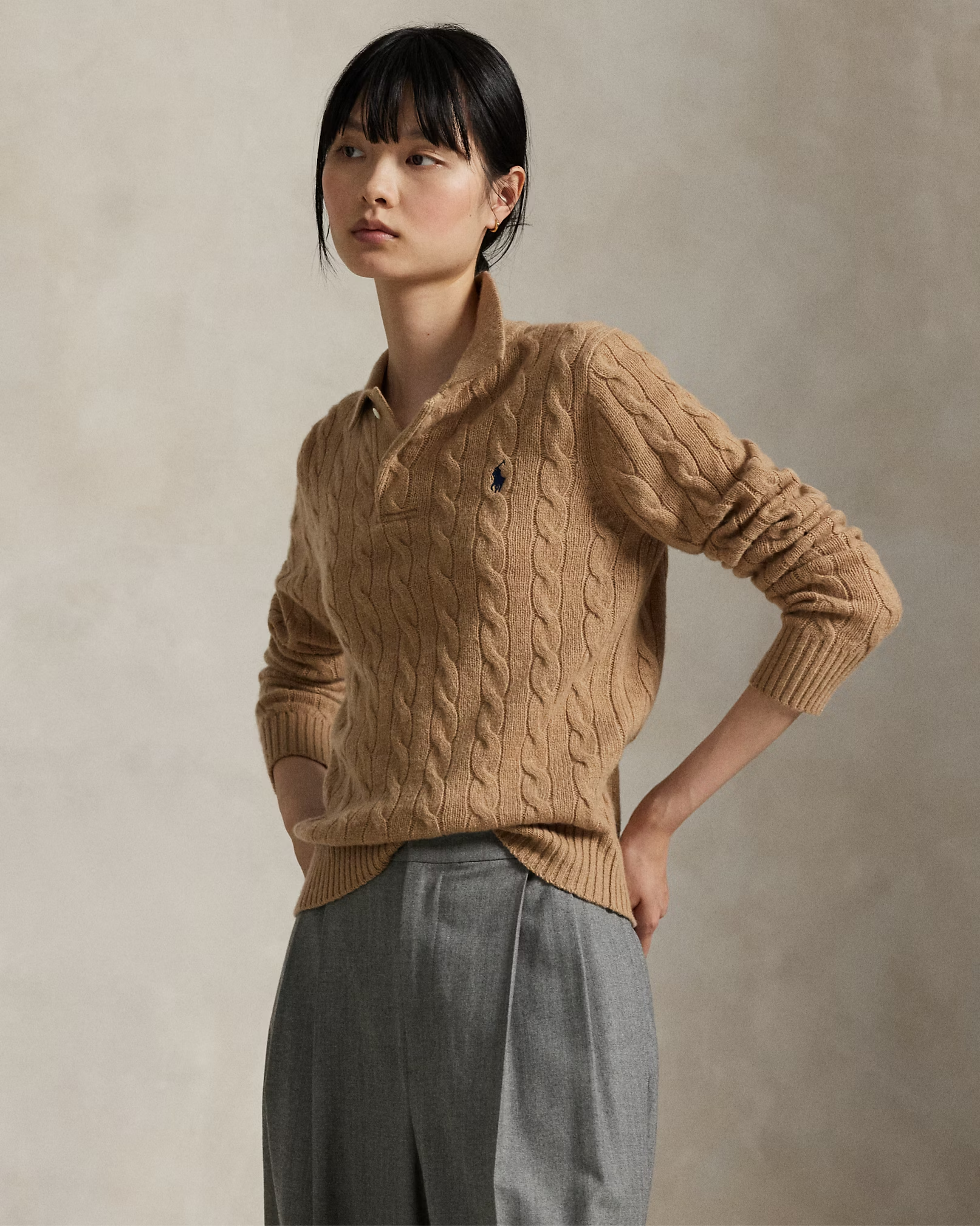 Pullover aus Wolle-Kaschmir im Zopfstrick