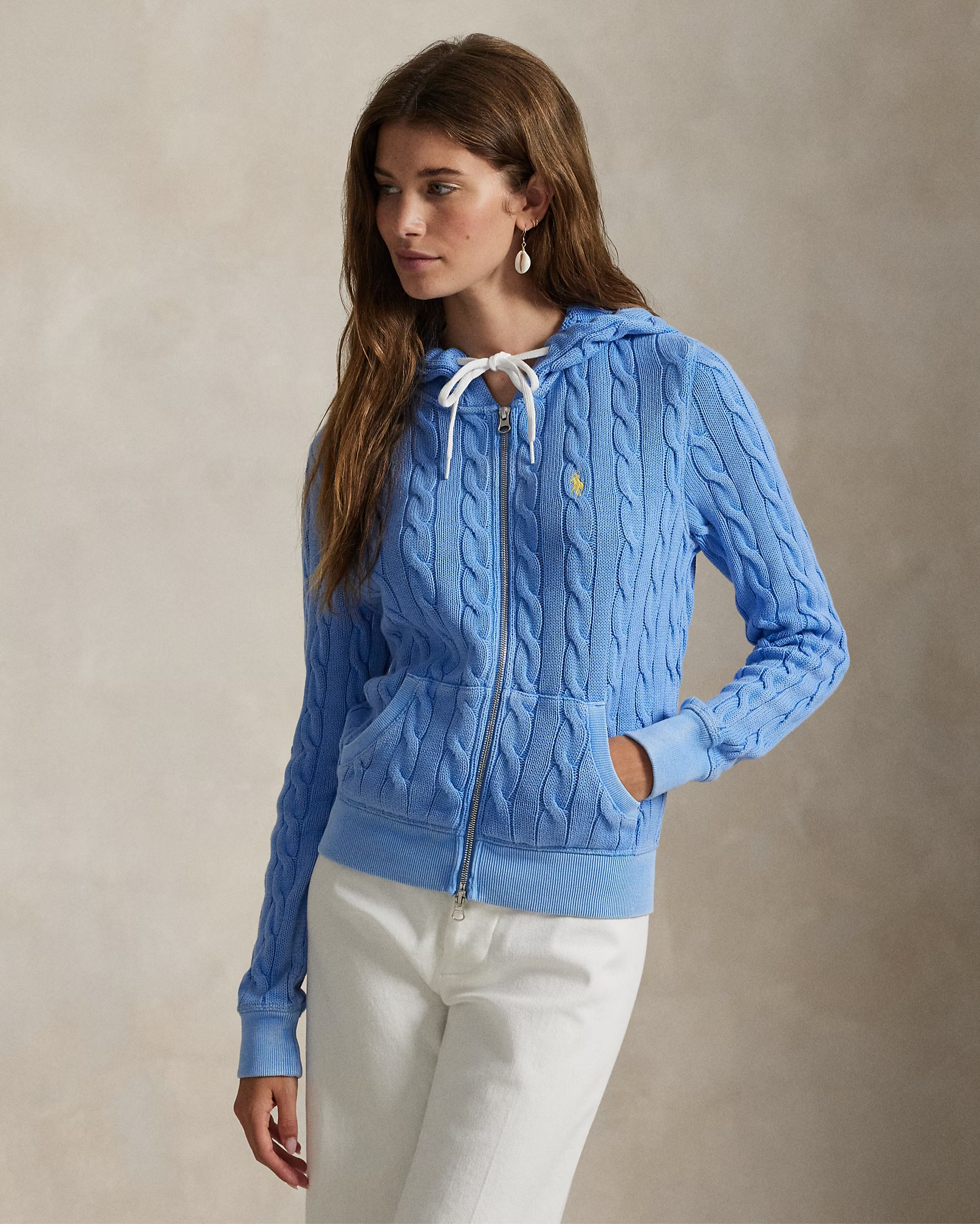 Kapuzensweatjacke aus Baumwolle im Zopfstrick